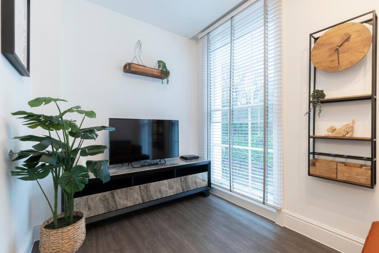 Elliot Oliver - Luxury 2 Bedroom Regency Apartment With Parking & Ev Charger 切尔滕纳姆 外观 照片