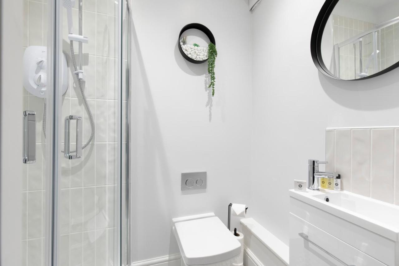 Elliot Oliver - Luxury 2 Bedroom Regency Apartment With Parking & Ev Charger 切尔滕纳姆 外观 照片