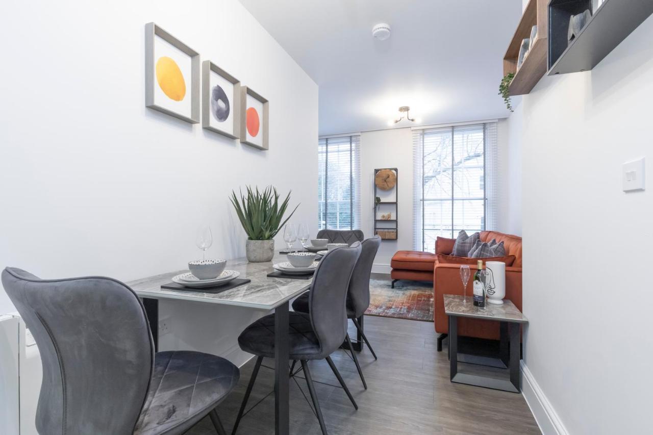 Elliot Oliver - Luxury 2 Bedroom Regency Apartment With Parking & Ev Charger 切尔滕纳姆 外观 照片